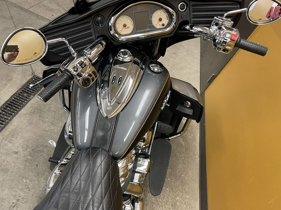 2016 Indian Motorcycle® Roadmaster® Steel Gray and Thunder Black