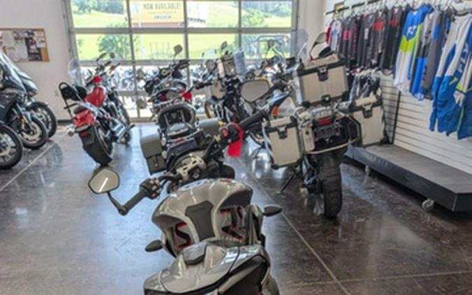 2022 Triumph Street Triple RS Silver Ice RS