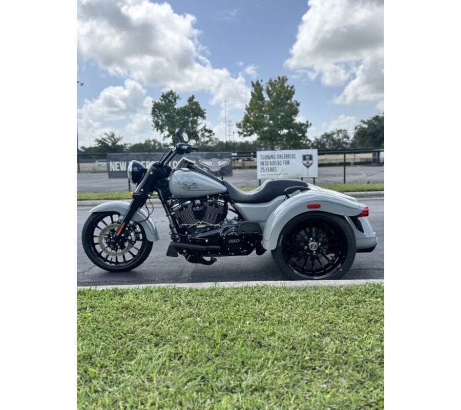2025 Harley-Davidson Freewheeler FLRT
