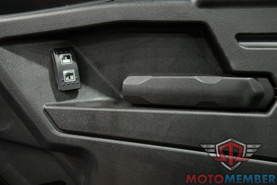 2025 Can-Am Defender Limited HD10