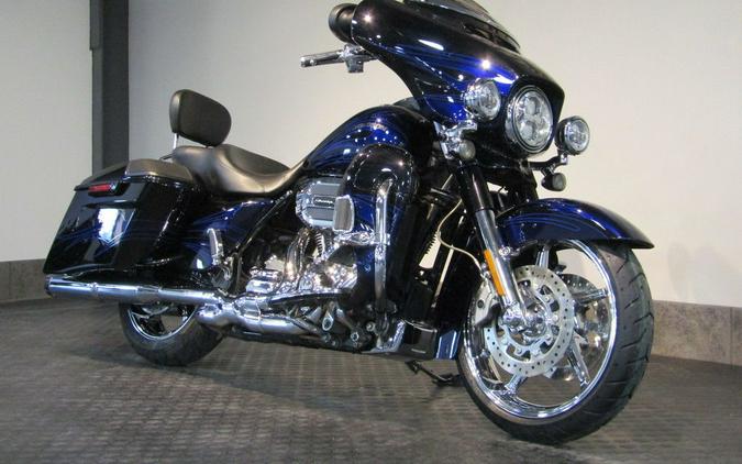 2016 Harley-Davidson® FLHXSE - CVO™ Street Glide®