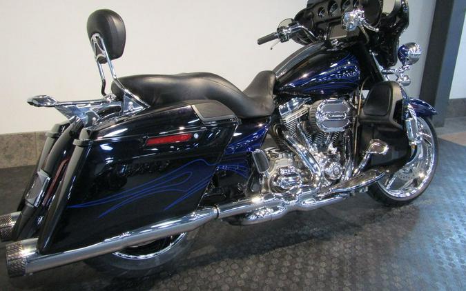 2016 Harley-Davidson® FLHXSE - CVO™ Street Glide®