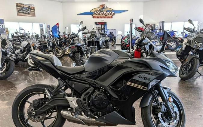 2024 Kawasaki Ninja 650 Metallic Matte Graphenesteel Gray/Ebony