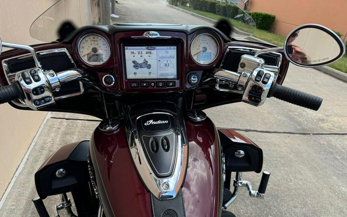 2021 Indian Motorcycle® Roadmaster® Maroon Metallic/Crimson Metallic