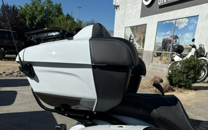 2025 Indian Pursuit Dark Horse 112 w/PowerBand Audio Ghost W