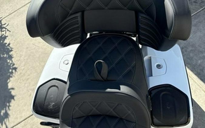 2025 Indian Pursuit Dark Horse 112 w/PowerBand Audio Ghost W