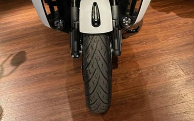 2025 Indian Pursuit Dark Horse 112 w/PowerBand Audio Ghost W