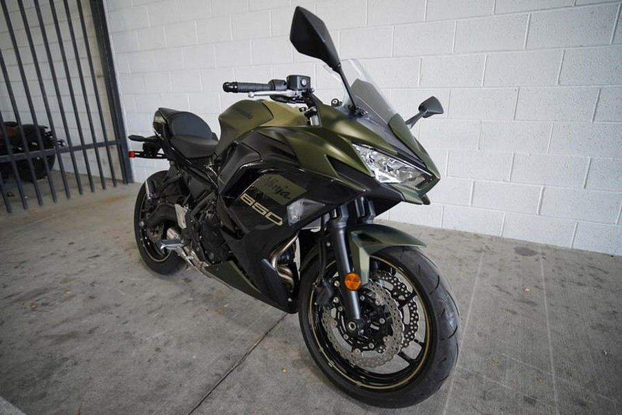 2024 Kawasaki Ninja® 650 ABS Metallic Covert Green/Metallic Spark Black