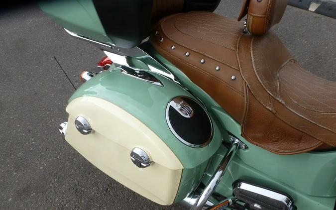 2017 Indian Motorcycle® Roadmaster® Classic Willow Green over Ivory Cream