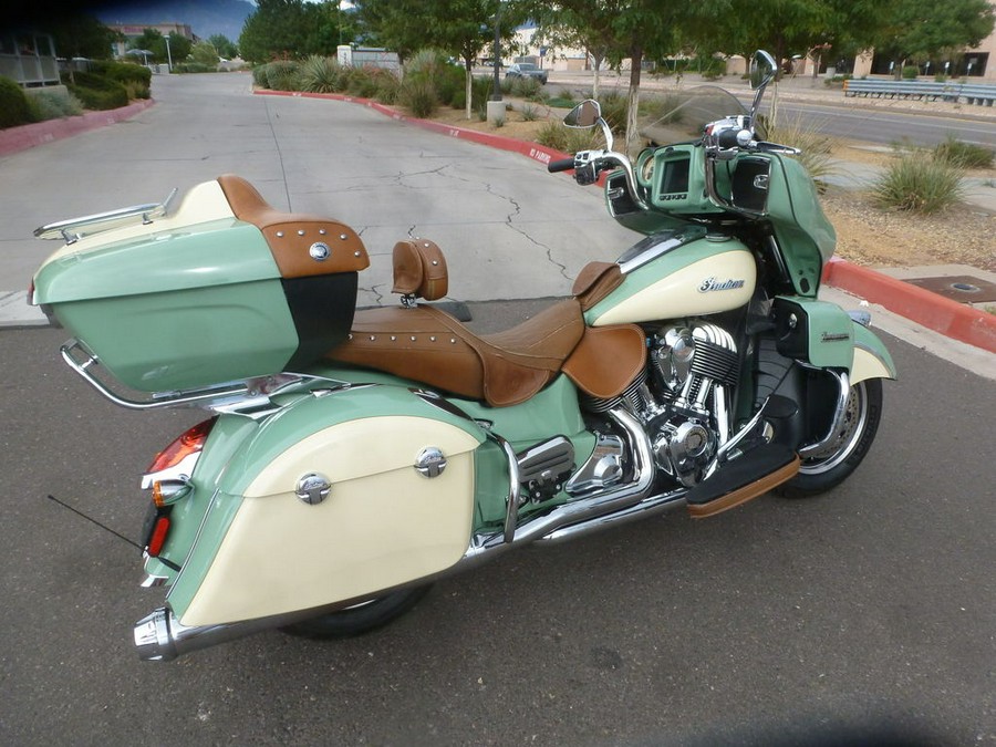 2017 Indian Motorcycle® Roadmaster® Classic Willow Green over Ivory Cream