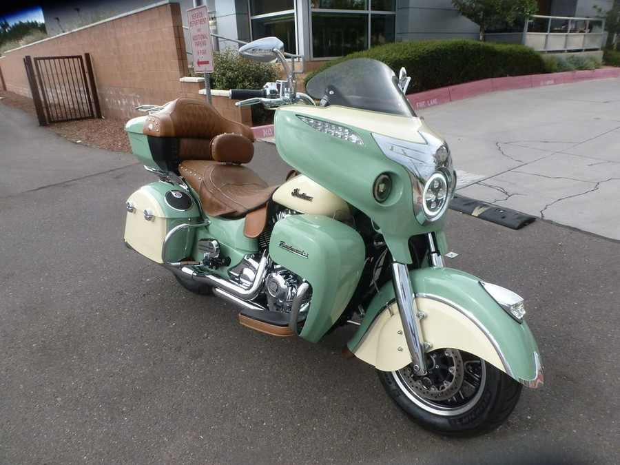 2017 Indian Motorcycle® Roadmaster® Classic Willow Green over Ivory Cream