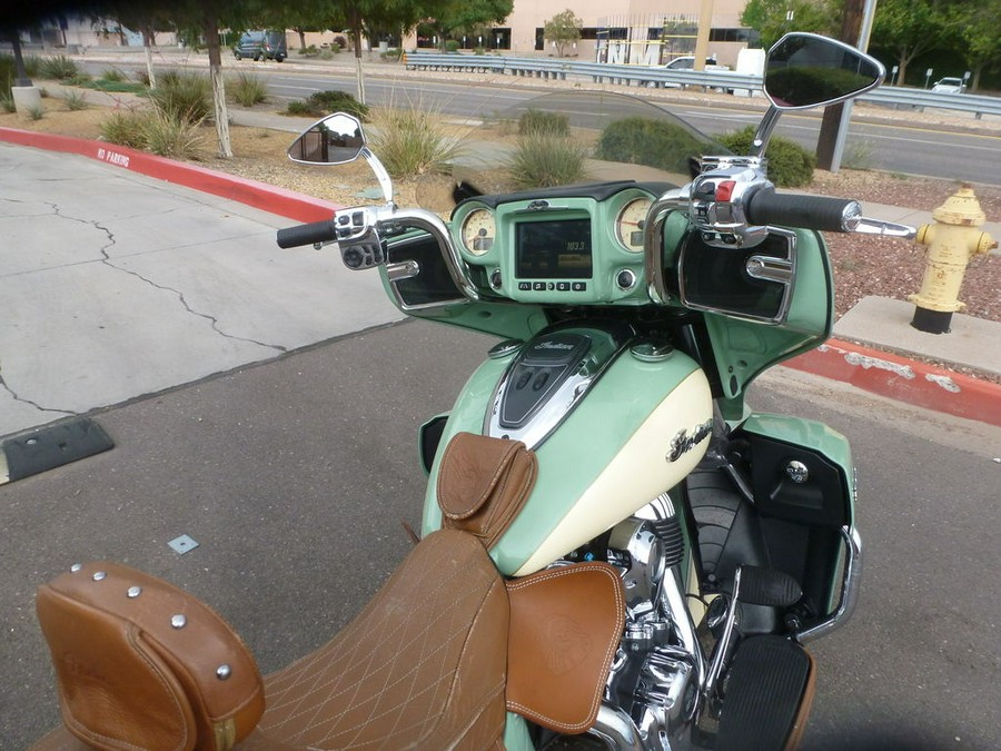 2017 Indian Motorcycle® Roadmaster® Classic Willow Green over Ivory Cream