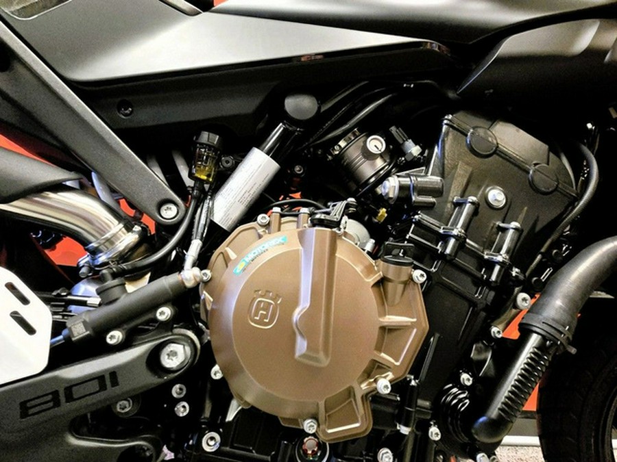 2025 Husqvarna SVARTPILEN 801