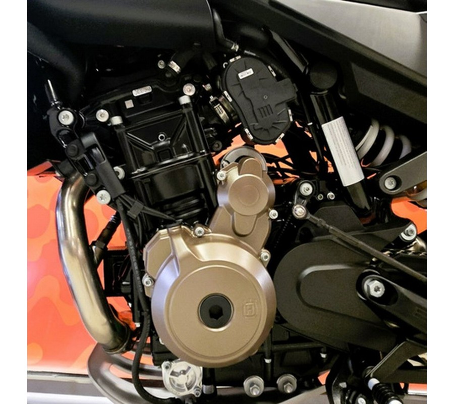 2025 Husqvarna SVARTPILEN 801