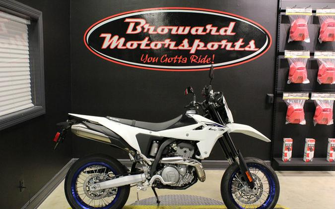 2025 Suzuki DR-Z4SM
