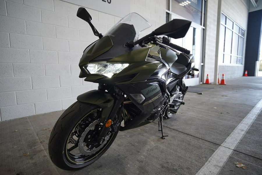 2024 Kawasaki Ninja® 650 ABS Metallic Covert Green/Metallic Spark Black