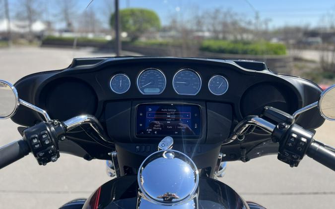 2022 Harley-Davidson® FLHTCUTG Tri Glide® Ultra MDNT CRIMSON 858301