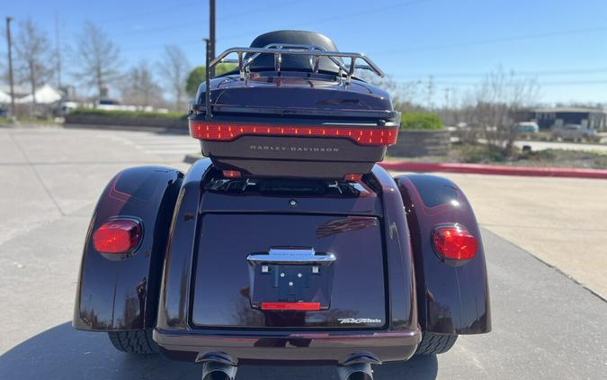 2022 Harley-Davidson® FLHTCUTG Tri Glide® Ultra MDNT CRIMSON 858301