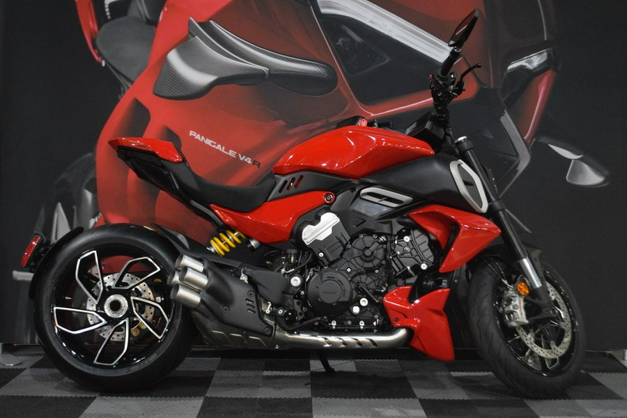 2023 Ducati Diavel V4 Ducati Red