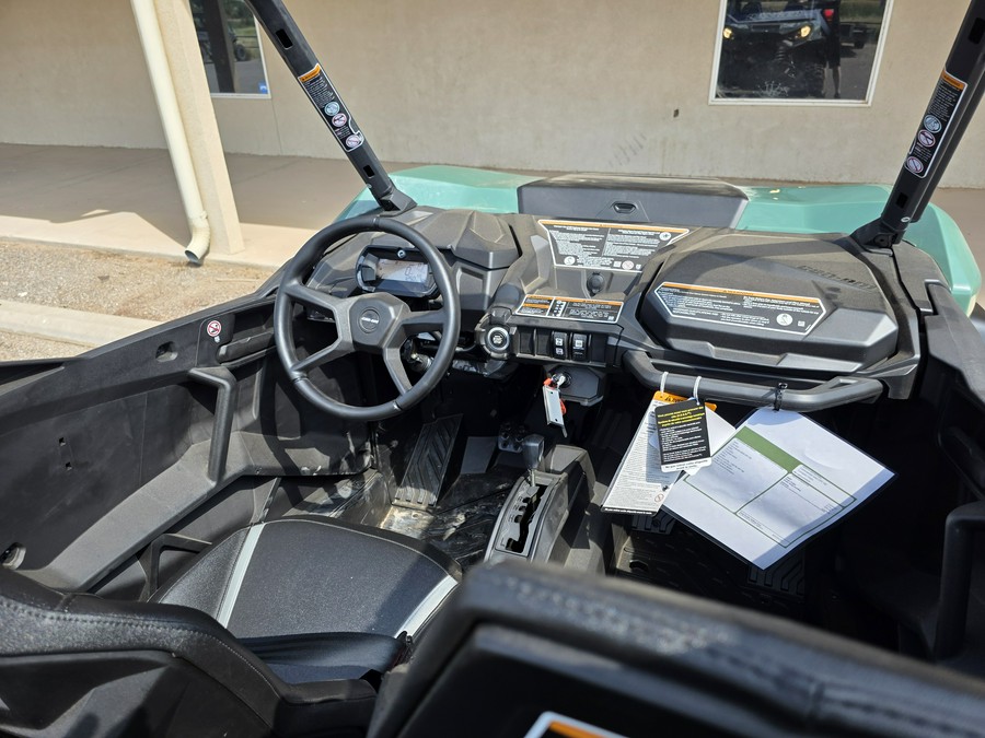 2025 Can-Am Commander MAX DPS 700