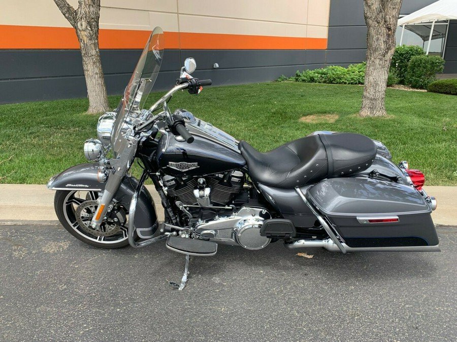 2022 Harley-Davidson Road King Gauntlet Gray Metallic/Vivid Black