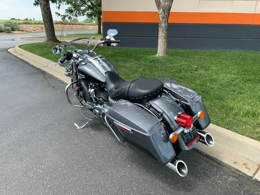 2022 Harley-Davidson Road King Gauntlet Gray Metallic/Vivid Black