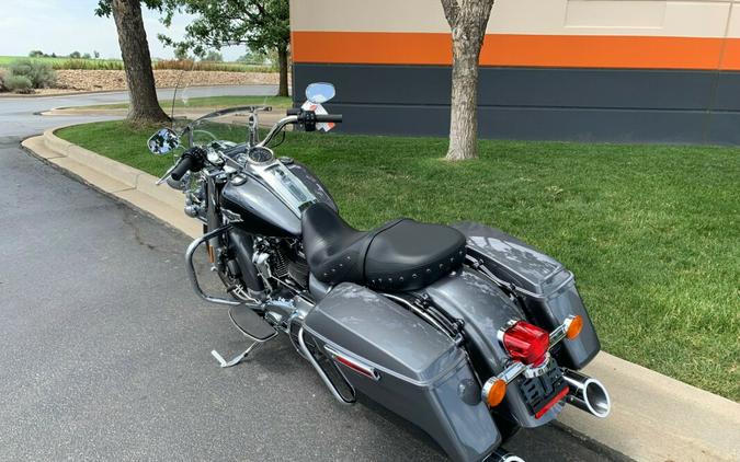 2022 Harley-Davidson Road King Gauntlet Gray Metallic/Vivid Black