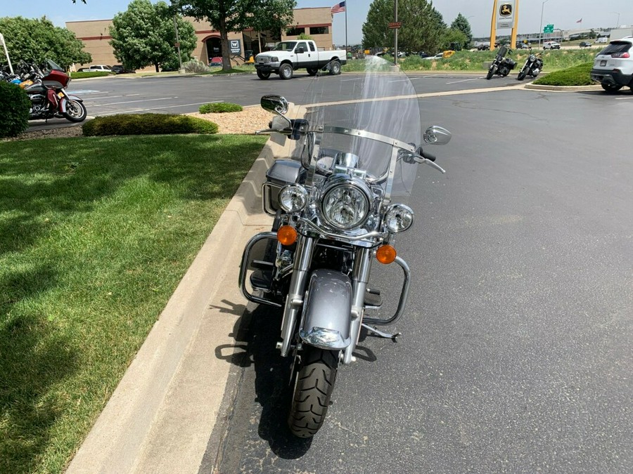 2022 Harley-Davidson Road King Gauntlet Gray Metallic/Vivid Black