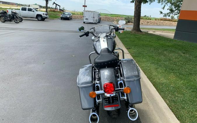 2022 Harley-Davidson Road King Gauntlet Gray Metallic/Vivid Black