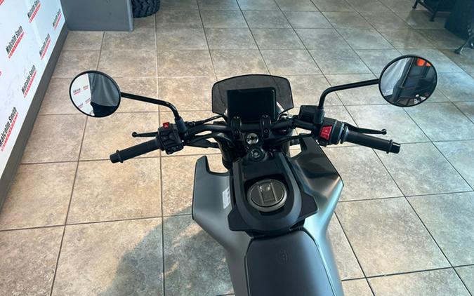 2024 Husqvarna Motorcycles SVARTPILEN 401