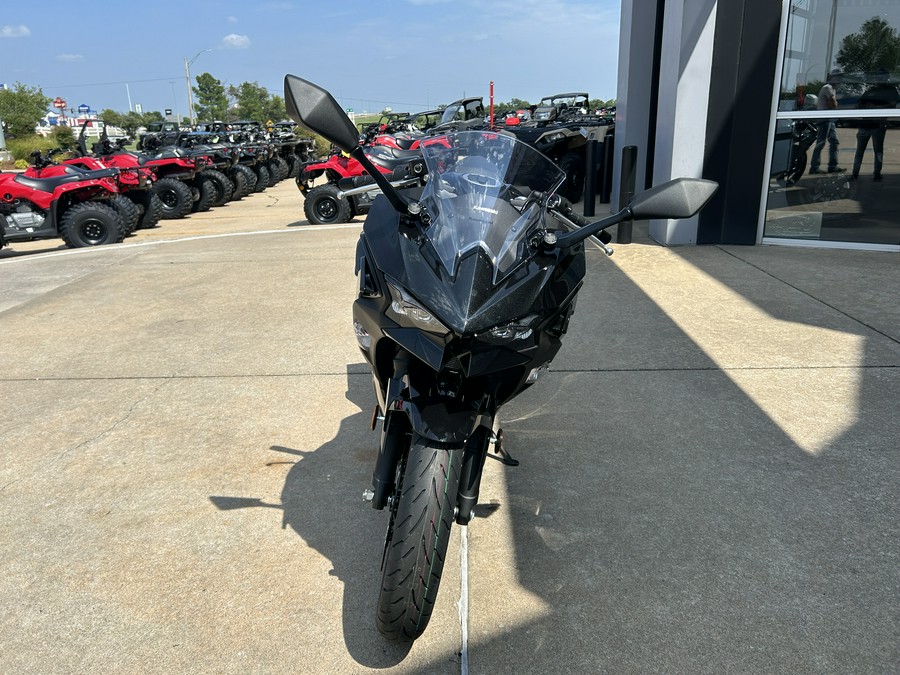 2024 Kawasaki Ninja® 500 Base