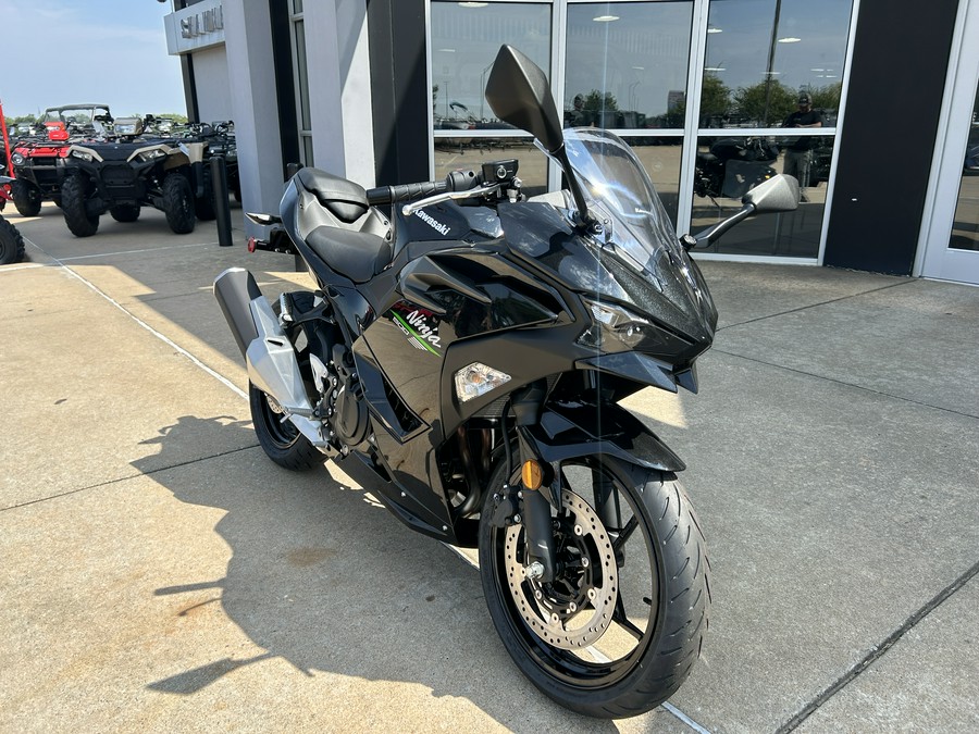 2024 Kawasaki Ninja® 500 Base