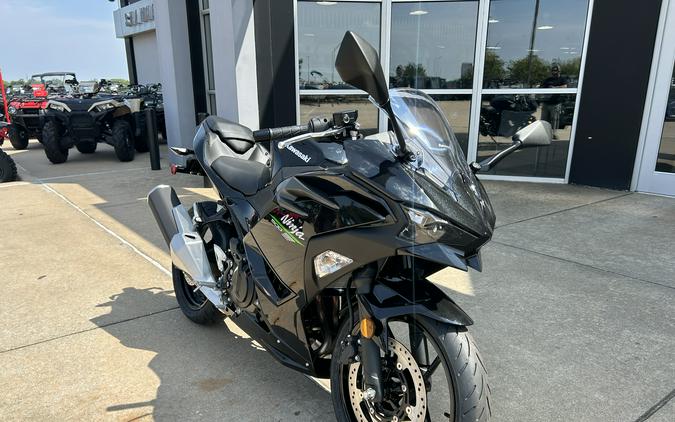 2024 Kawasaki Ninja® 500 Base