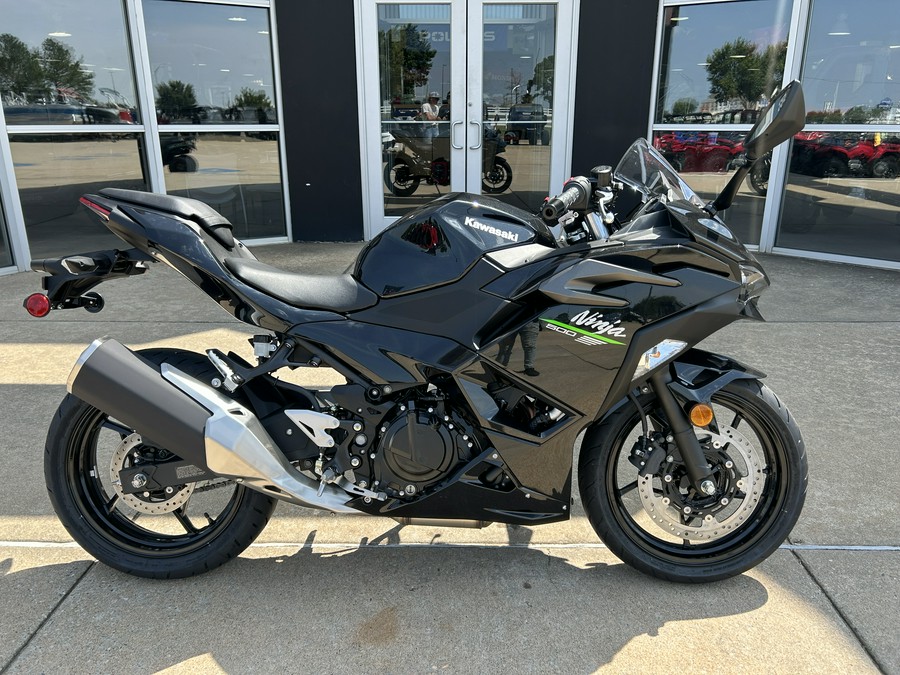 2024 Kawasaki Ninja® 500 Base