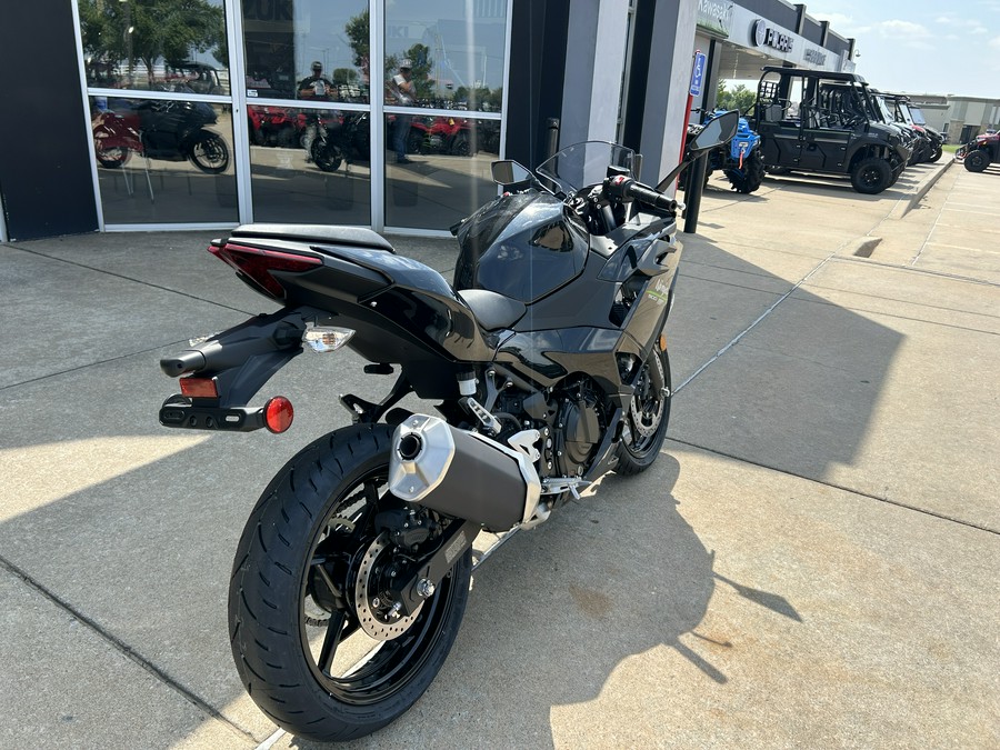 2024 Kawasaki Ninja® 500 Base