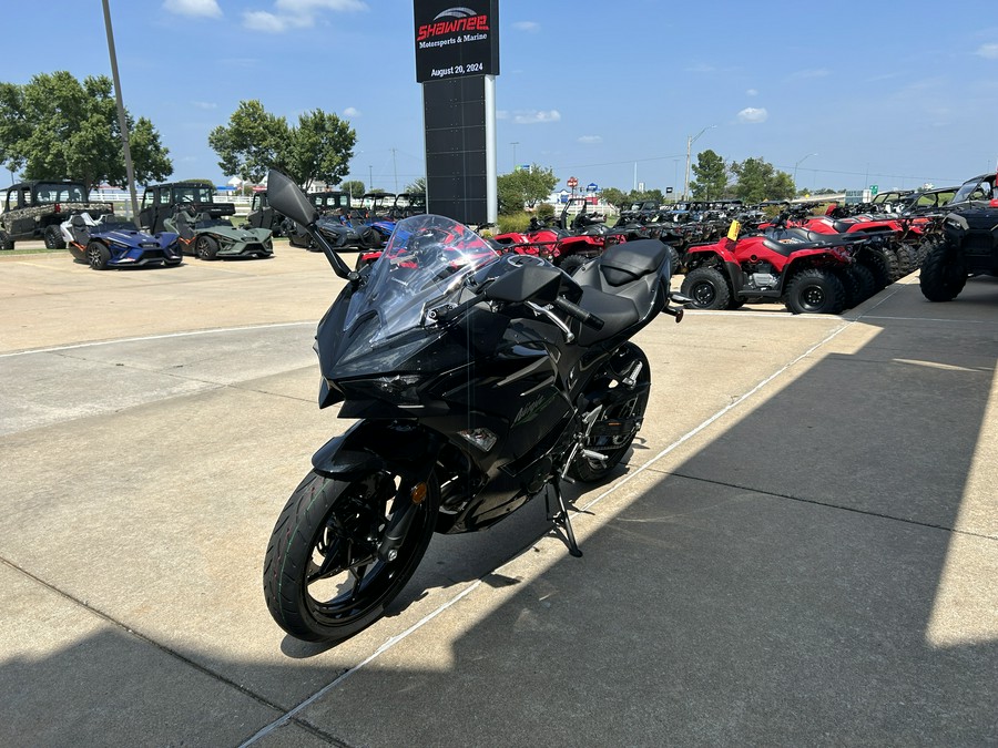 2024 Kawasaki Ninja® 500 Base