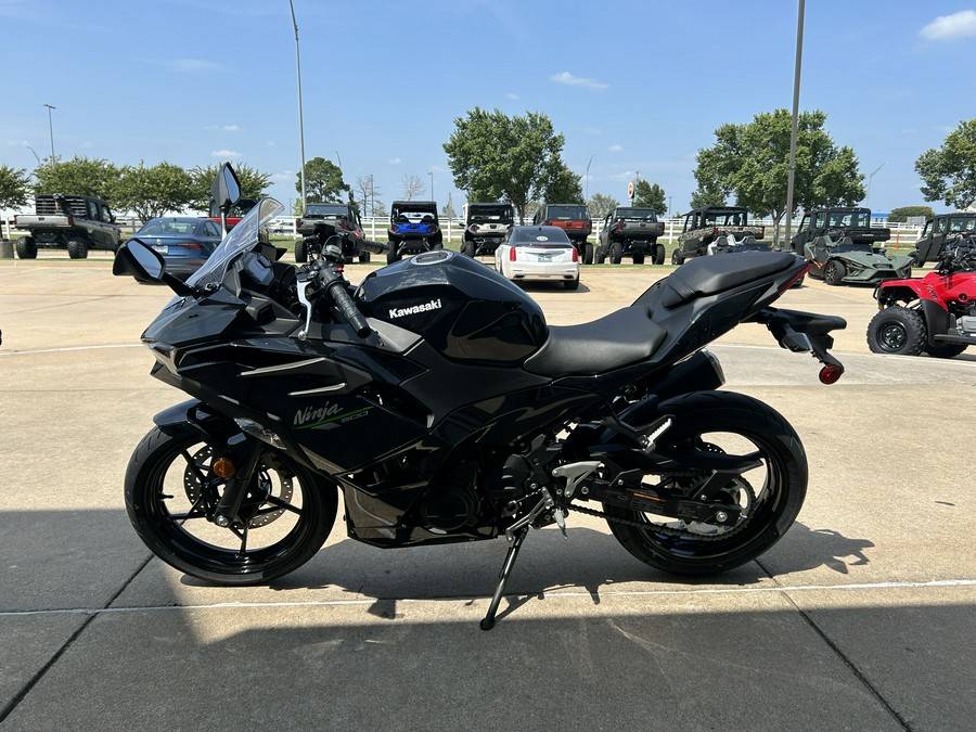 2024 Kawasaki Ninja® 500 Base