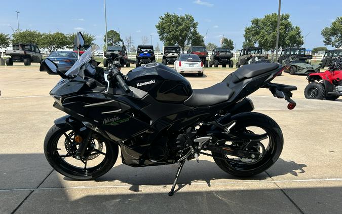 2024 Kawasaki Ninja® 500 Base