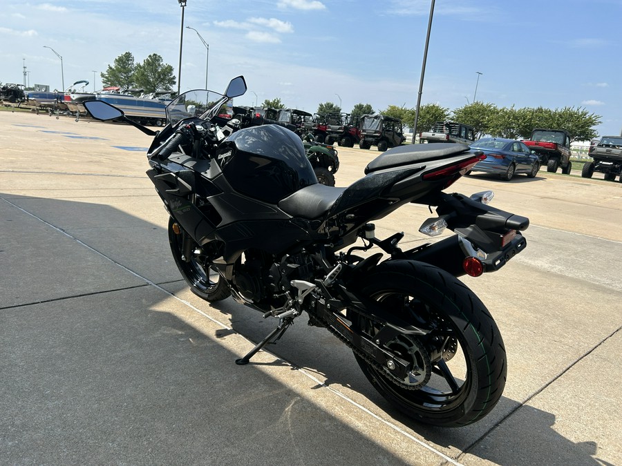 2024 Kawasaki Ninja® 500 Base