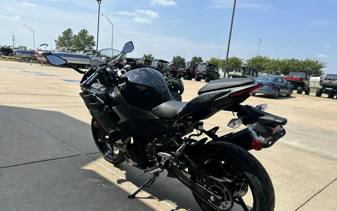 2024 Kawasaki Ninja® 500 Base