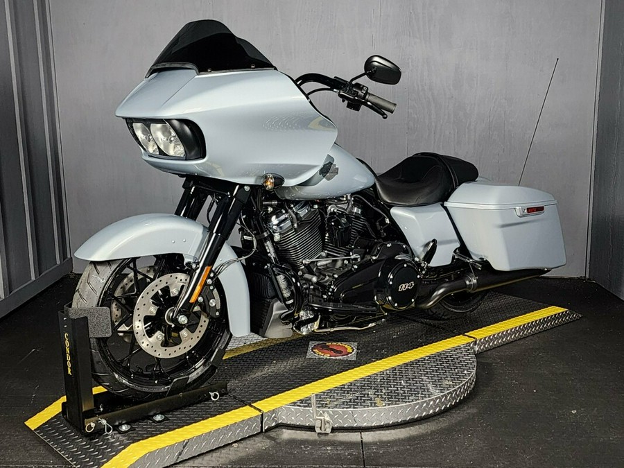2023 Harley-Davidson Road Glide Special FLTRXS ATLAS SILVER METALLIC w/BLACK FINISH