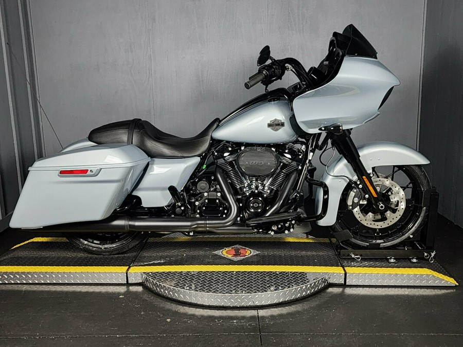 2023 Harley-Davidson Road Glide Special FLTRXS ATLAS SILVER METALLIC w/BLACK FINISH