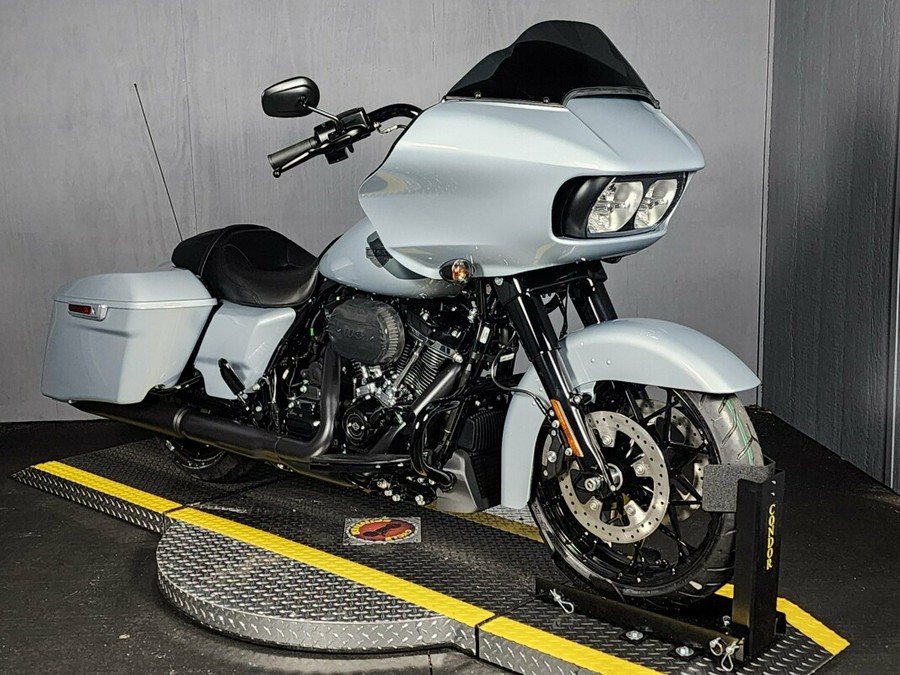 2023 Harley-Davidson Road Glide Special FLTRXS ATLAS SILVER METALLIC w/BLACK FINISH