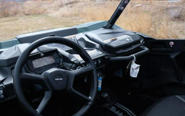 2023 Can-Am® Commander DPS 700