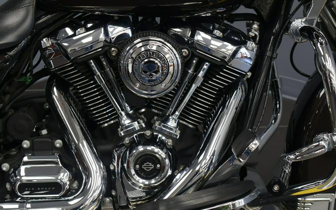 2018 Harley-Davidson® Road Glide® Sumatra Brown