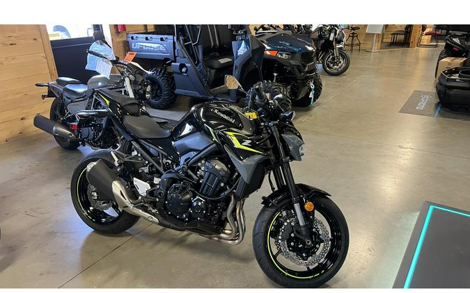 2024 Kawasaki Z900 ABS - Metallic Spark Black/Metallic Matte Dark Gray