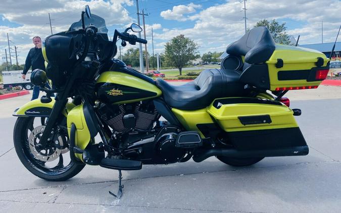 2011 Harley-Davidson Electra Glide® Ultra Classic® FLHTCU