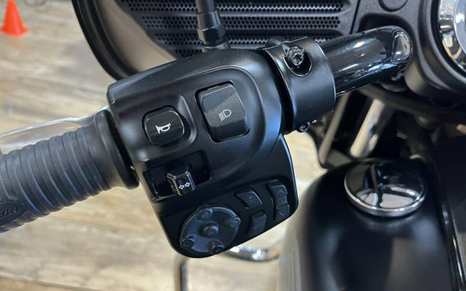 2017 Indian Chieftain Dark Horse Thunder Black Smoke