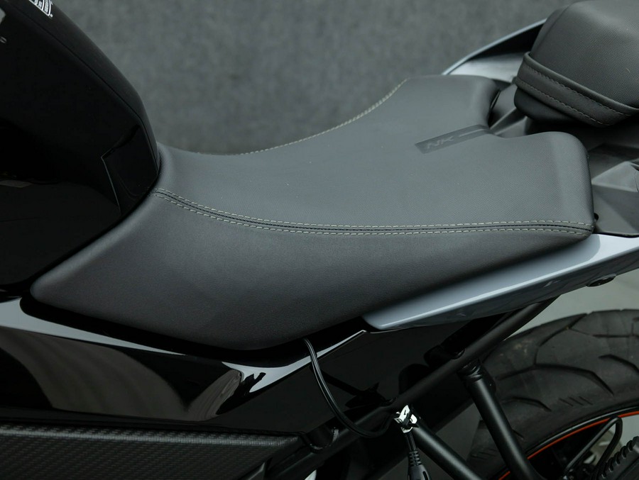2023 CFMOTO 300NK W/ABS