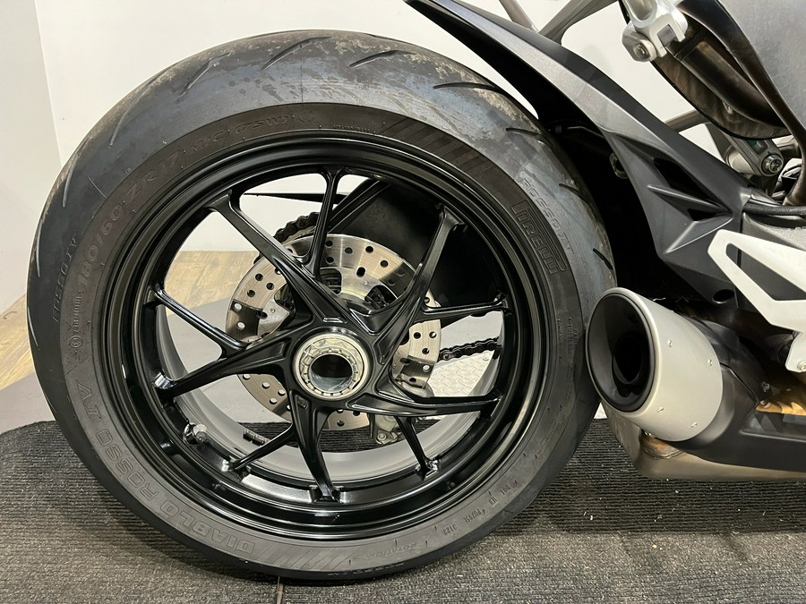 2024 Ducati Streetfighter V2